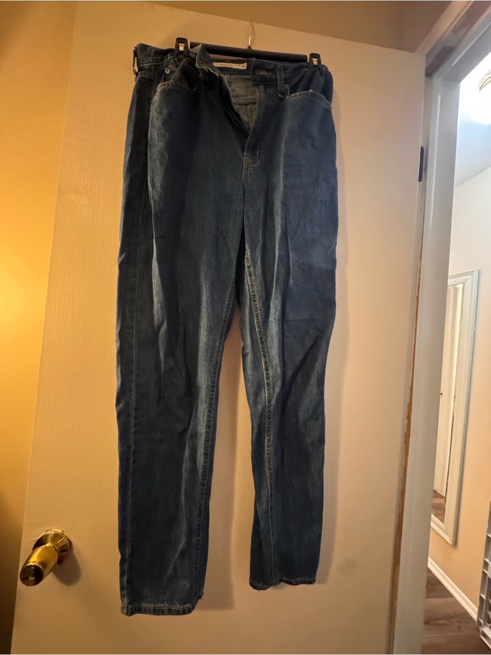 Women’s 80s style mom jeans  Levi’s  Classic Straight Fit
